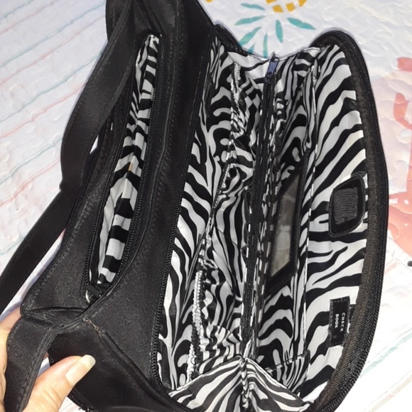 Classic black purse with tons of pockets - Picture 3 of 6